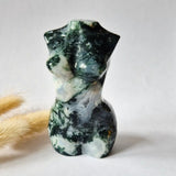 Mosagaat vrouwenbeeldje, 8 cm, handgeslepen edelsteen van Moonlight Gemstones
