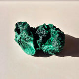 Velvet Malachite Cat Eye ruwe cluster, diepe groene kristalstructuur met glans, 124 g, Moonlight Gemstones