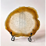 Edelsteen Druzy Agaat schijf op standaard, 11–14 cm, Moonlight Gemstones, geelbruin rand met kristallijne kern