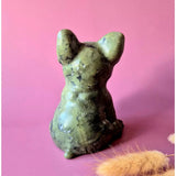 Groene Jade Franse Bulldog handgesneden edelsteenbeeld — Moonlight Gemstones