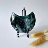 Edelsteen Mosagaat Maan op Standaard met druzy patronen, groene tinten; Moonlight Gemstones