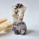 Mosagaat vrouwenbeeldje 8 cm, handgeslepen edelsteen-carving, Moonlight Gemstones