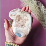 Cherry Blossom Agate Platte Handsteen by Moonlight Gemstones, pink-white lace agate palmstone ~8–10 cm