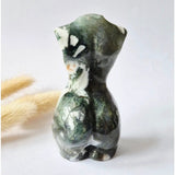 Mosagaat vrouwenbeeldje, 8 cm, handgeslepen edelsteen met groene patronen — Moonlight Gemstones