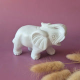 Witte Jade Olifant – Handgesneden Gelukssymbool van Edelsteen (12 cm)