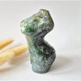 Mosagaat vrouwenbeeldje 8 cm (#31) – handgeslepen edelsteen carving