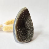 Druzy Agaat uit Uruguay, 282 g; donkergrijze geode met zilverkleurige kristallen