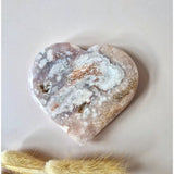 Edelsteen Druzy Pink Amethist Hart 8–10 cm Moonlight Gemstones; pink amethyst druzy quartz heart with white crystals