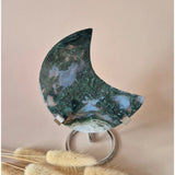 XL mosagaat maan op standaard met groene druzy patronen, 210g Moonlight Gemstones