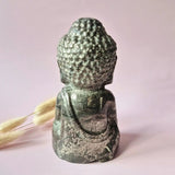 Pyriet Buddha beeld, 15 cm, gouden edelsteen met groene patina, Moonlight Gemstones