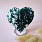 Druzy mosagaat hart op metalen standaard, Moonlight Gemstones – #88, 166 g, groen-wit patroon