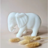 Witte jade olifant van Moonlight Gemstones, massief edelsteen standbeeld, ongeveer 3,5 kg
