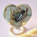 XL Druzy Grijze Agaat Edelsteen Hart met gouden standaard, gewicht 158 g – Moonlight Gemstones