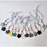Willekeurige Edelsteen Kerst Ster Hangers / Suncatchers by Moonlight Gemstones, gemstone stars on light-blue ribbons.