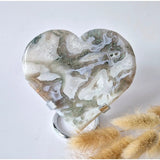 Druzy mosagaat hart op metalen standaard; Moonlight Gemstones, wit-groen gevlekt