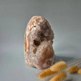 XXL Edelsteen Druzy Pink Amethist Geode Freeform met kristallen binnenkant; ruwe buitenkant