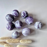 Moonlight Gemstones Edelsteen Dream Amethyst spheres, 3.5–4.5 cm, cluster of purple amethyst balls (9 pcs)