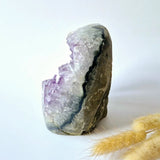 XL Edelsteen Ruwe Amethist Kathedraal Cluster, Moonlight Gemstones, 1450 gram, purple quartz crystals on gray matrix