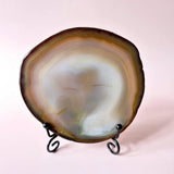 Agaat druzy schijf op standaard, 11–14 cm, bruin-gouden-witte tinten, Moonlight Gemstones