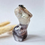 Mosagaat vrouwenbeeldje, 8 cm, handgeslepen edelsteen door Moonlight Gemstones