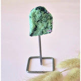 Ruwe edelsteen op standaard, groene steen, ca. 12 cm, Moonlight Gemstones