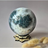 Kristallen edelsteen mosagaat druzy geode sphere, teal-green crystals, 110mm, 1745g, Moonlight Gemstones
