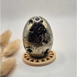 Edelsteenbol Pyriet met druzy kristallen op beige sokkel, 40–50 mm