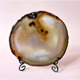 Moonlight Gemstones Edelsteen Druzy Agaat schijf op standaard (11–14 cm) met bruine, geel-crème banding