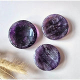 Amethist Edelsteen schaaltjes, Moonlight Gemstones; drie paarse, gepolijste ronde schijven (5–6 cm)