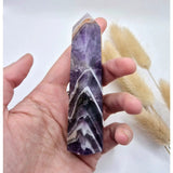 Moonlight Gemstones Edelsteen Dream Amethyst Chevron Obelisk Tower, 10 cm, purple with white chevron bands