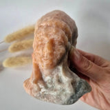 Native American Mannenbuste van Oranje Calciet – ca. 10 cm Edelsteen Carving (indiaan)