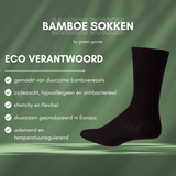 green-goose Bamboe sokken, zwart; één sok afgebeeld tegen een groene achtergrond