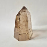 Rookkwarts Toren Moonlight Gemstones, smoky quartz met diepe insluitingen, 458 g
