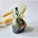 Mosagaat vrouwenbeeldje 8 cm, Moonlight Gemstones, handgeslepen edelsteen carving