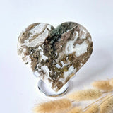 Edelsteen Grote Druzy Mosagaat Hart op metalen standaard, Moonlight Gemstones, 181 g