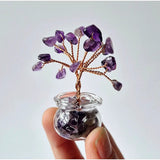 Mini Edelsteen Money Tree from Moonlight Gemstones, 5 cm, amethyst chips on copper wire in a glass jar.