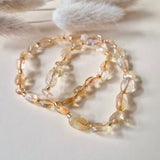 Edelsteen Armband Citrien van Moonlight Gemstones met natuurlijke chips, organische vorm en gouden spacers