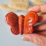 Moonlight Gemstones Edelsteen 3D Vlinder pendant in rode jaspis, 6x5 cm, carved butterfly wings for necklace use
