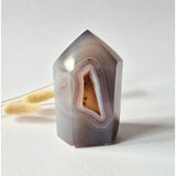 Druzy Agaat Toren uit Uruguay – 345 g, Moonlight Gemstones; natuurlijke geode edelsteen met kristalholte