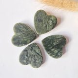 Edelsteen Hartje Zaksteen Groene Jade, 3-4 cm, Moonlight Gemstones, vier hartvormige stenen