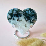 Edelsteen drusy mosagaathart op metalen standaard, Moonlight Gemstones, blauw-groen met witte kristallen, 138 g