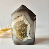 Druzy Agaat Toren uit Uruguay, 557 g, Moonlight Gemstones natuurlijke geode edelsteen.