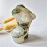 Mosagaat vrouwenbeeldje 8 cm (#5) – handgeslepen edelsteen carving