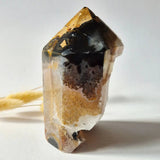 Druzy agaat toren uit Uruguay, natuurlijke geode edelsteen met amberkleurige buitenkant en donkere kern, 599 g