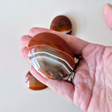 Edelsteen Sardonyx palmstones by Moonlight Gemstones, set of 3, 5 cm each, orange-brown banded with white layers