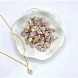 Goudkleurige ketting met ruwe rozenkwarts hanger (1 cm) Moonlight Gemstones