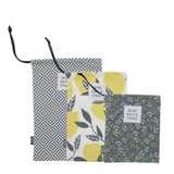 Cook Concept Katoenen Broodzakken; set van 3 katoen broodzakken met zwarte trekkoord – grijs geometrisch, gele citrus/blad en donkerblauw patroon