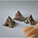 Hoge Kwaliteit Edelsteen Pyriet Piramide 4-5cm – Natuurlijke Druzy & Metallic Glans