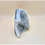 Amethist geode gepolijst met drusy kristallen aan binnenkant, donker buitenvlak, 192 g