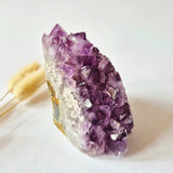 Amethist cluster 500 gram op natuurlijke matrix, donkerpaarse kristallen